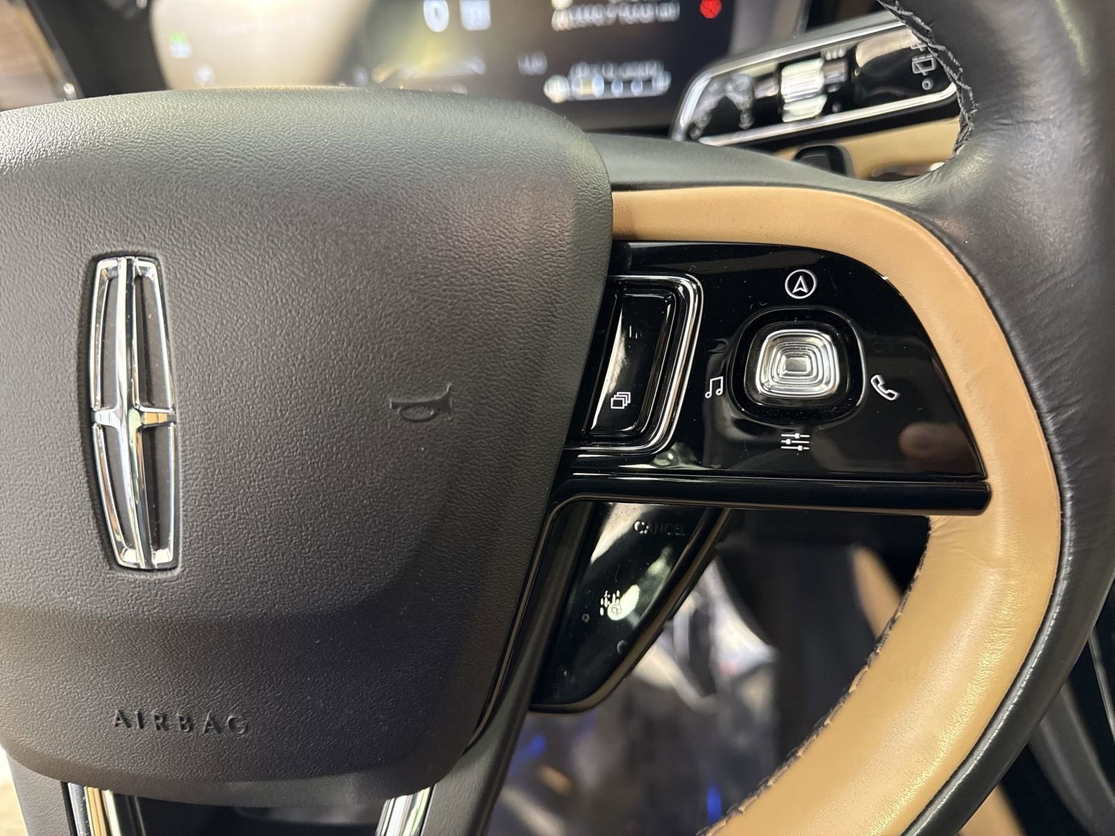 Used 2021 Lincoln Corsair Reserve w/ Equipment Group 201A image 13