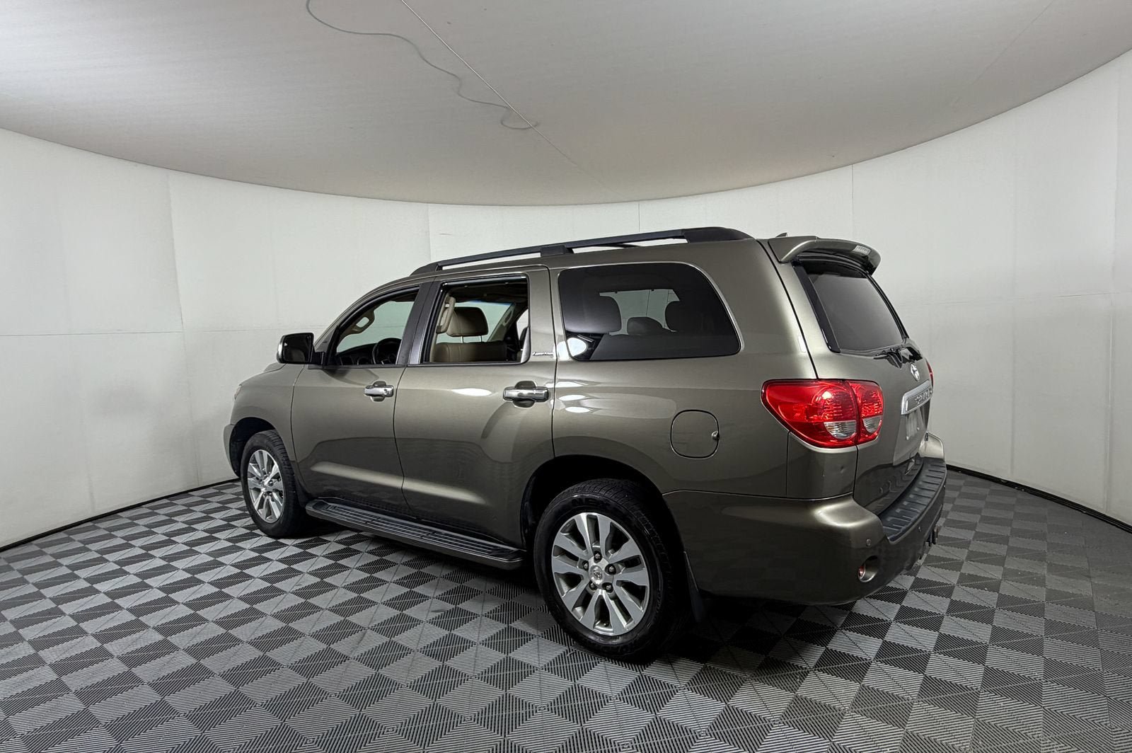 Used 2017 Toyota Sequoia Limited w/ Safety & Convenience Package RWD image 3