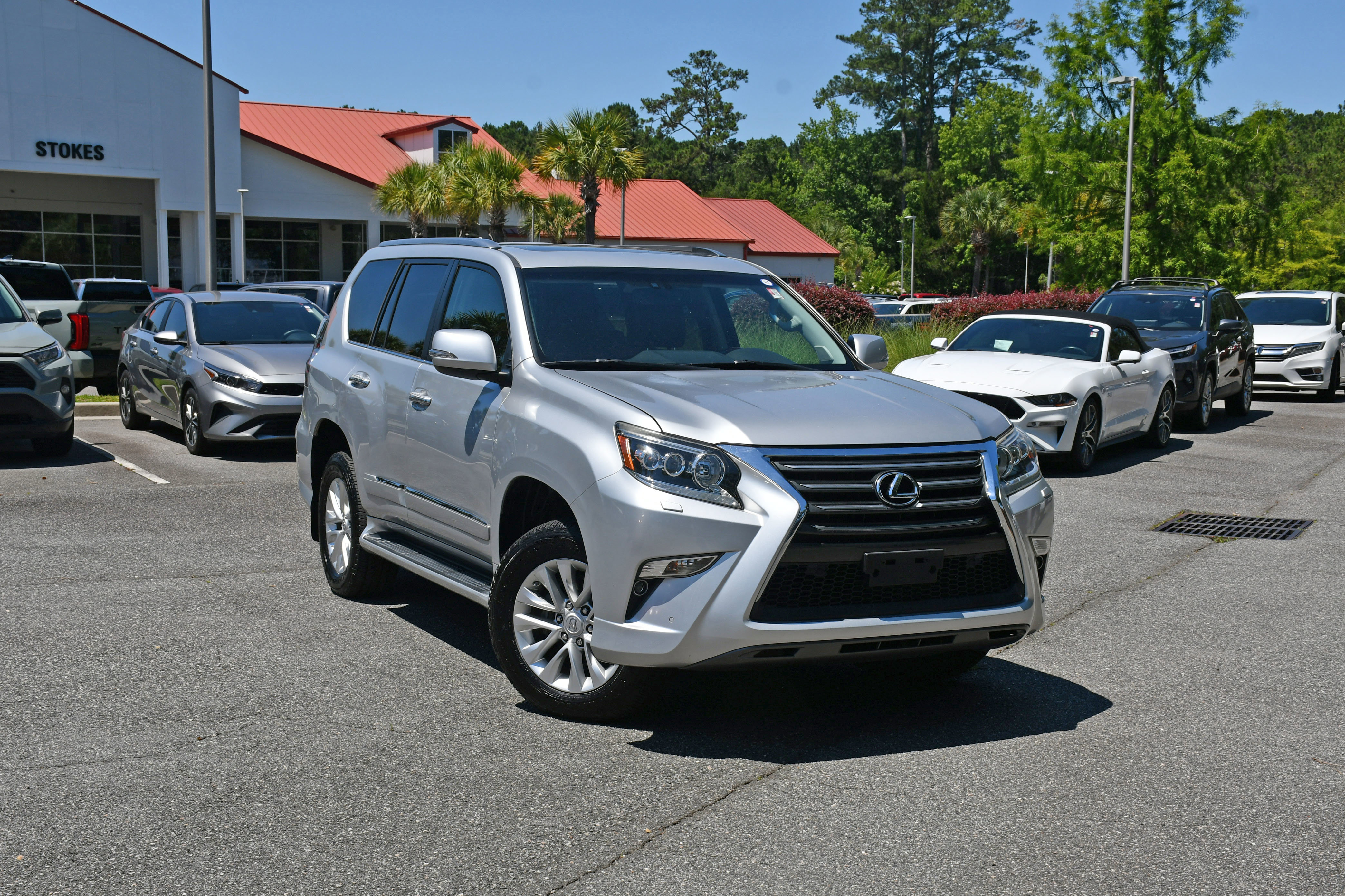 Used 2015 Lexus GX 460 w/ Premium Package AWD/4WD image 6
