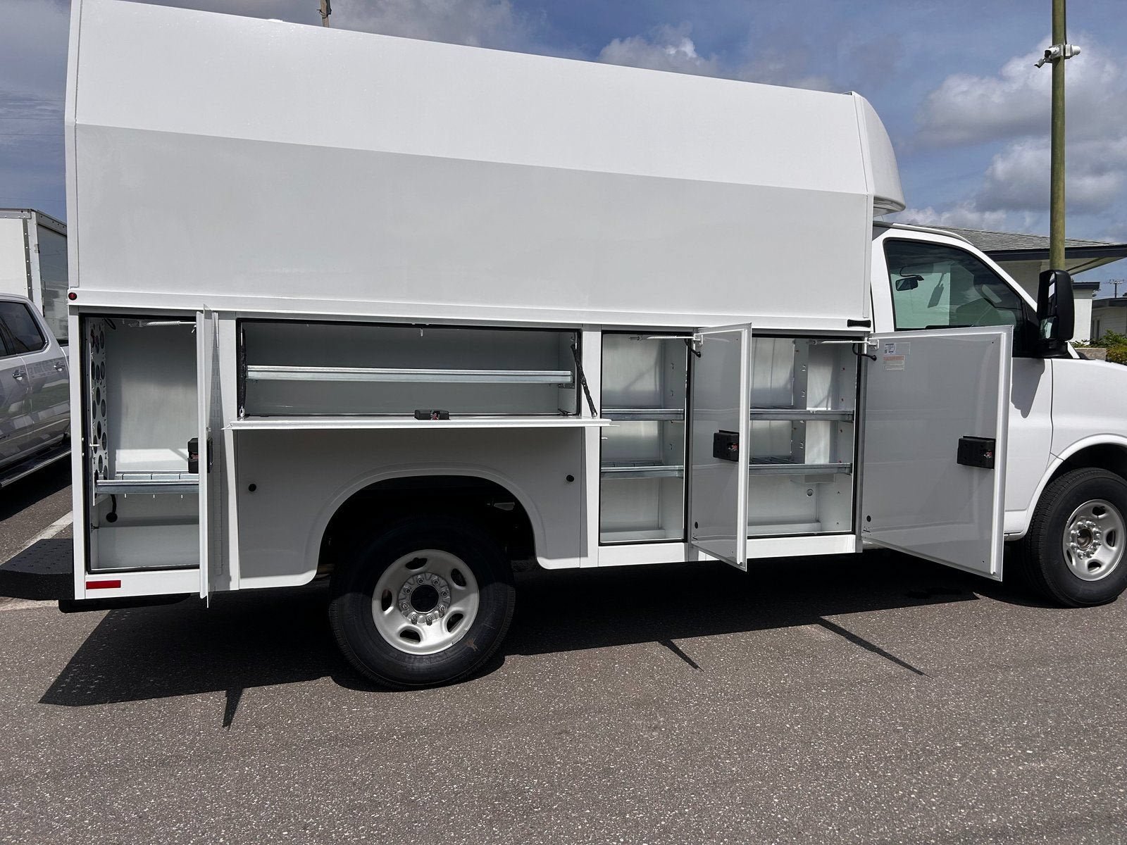 New 2025 GMC Savana 3500 w/ Power Convenience Package RWD image 5
