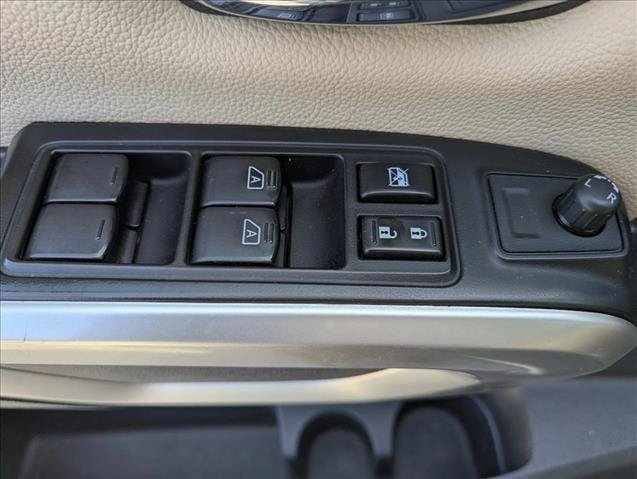 Used 2017 Nissan Titan SL w/ Chrome Package AWD/4WD image 10
