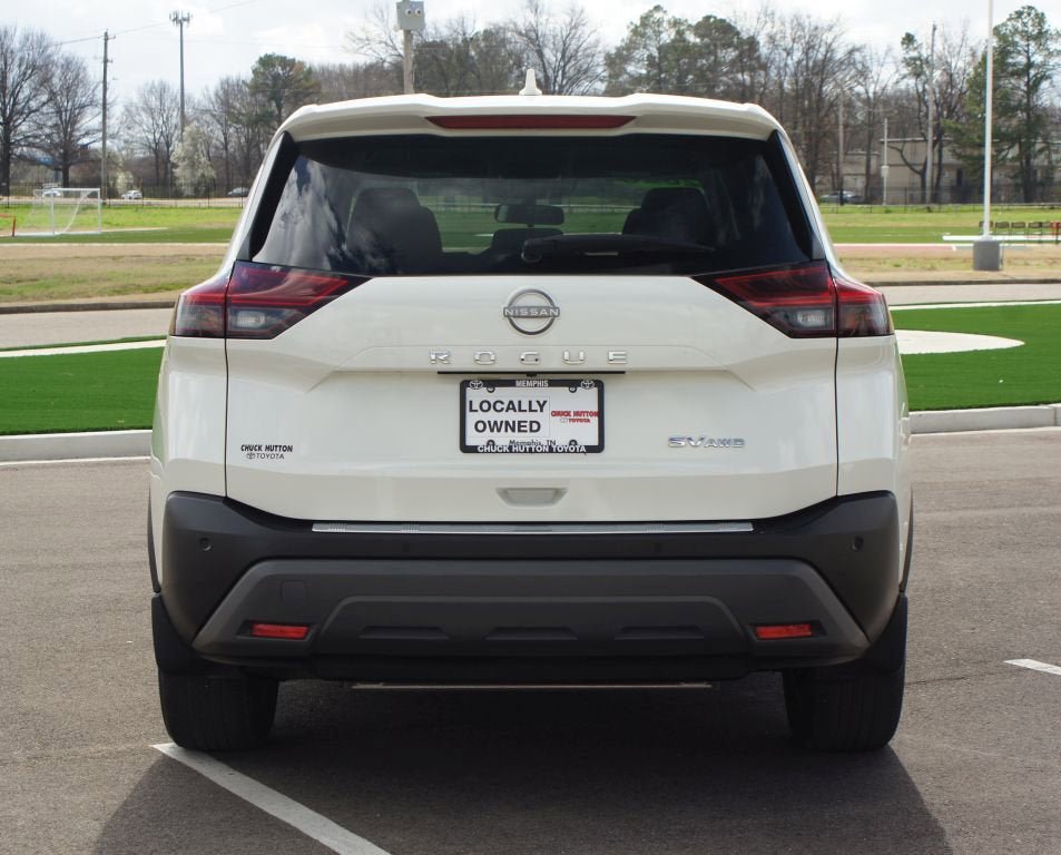 Used 2023 Nissan Rogue SV image 3
