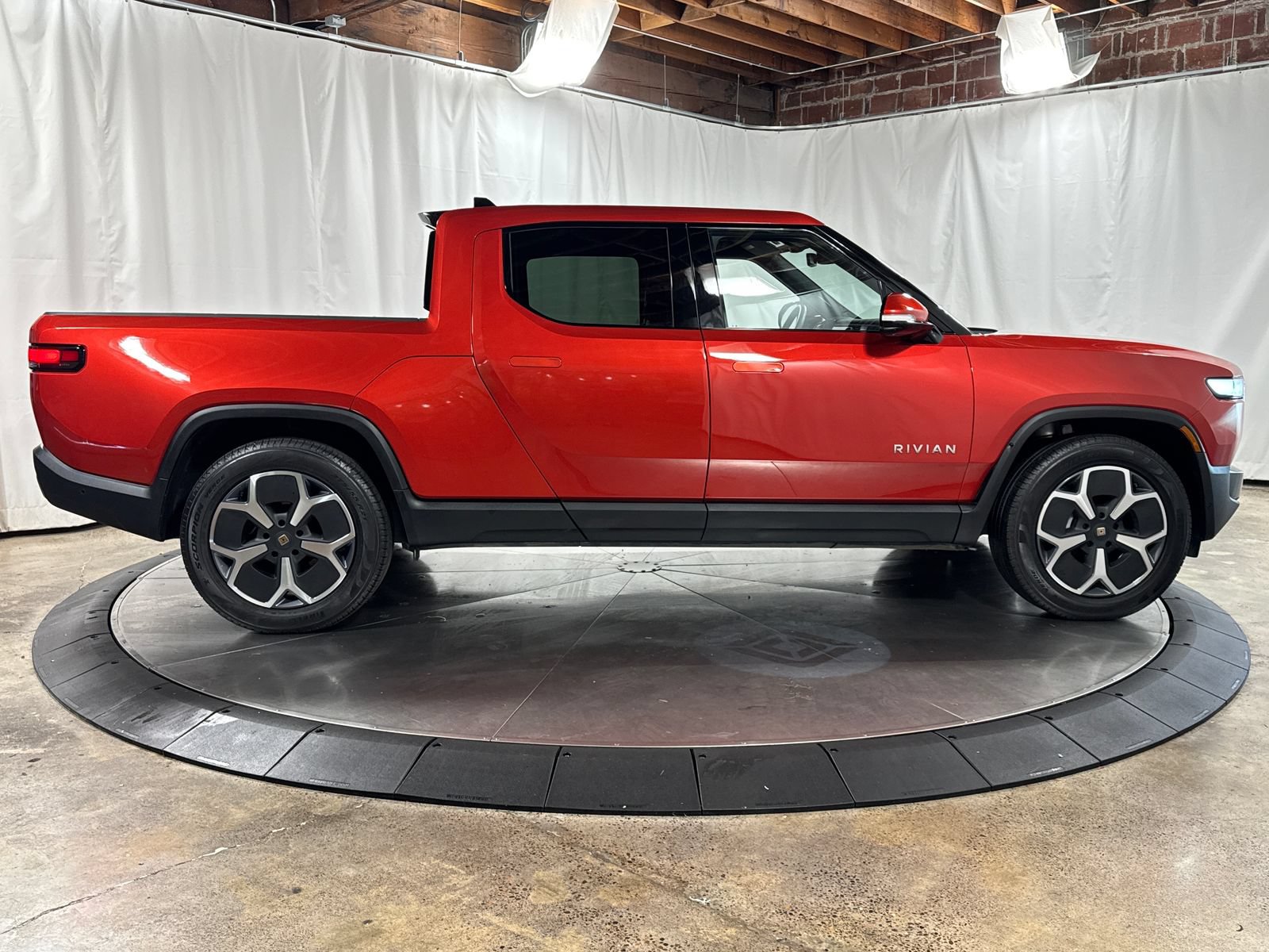 Used 2024 Rivian R1T Adventure AWD/4WD image 7