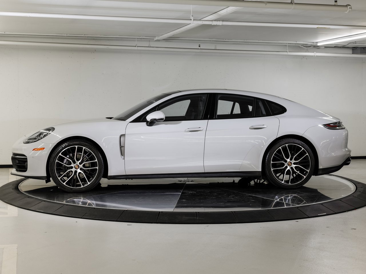 Certified 2023 Porsche Panamera Platinum Edition image 2