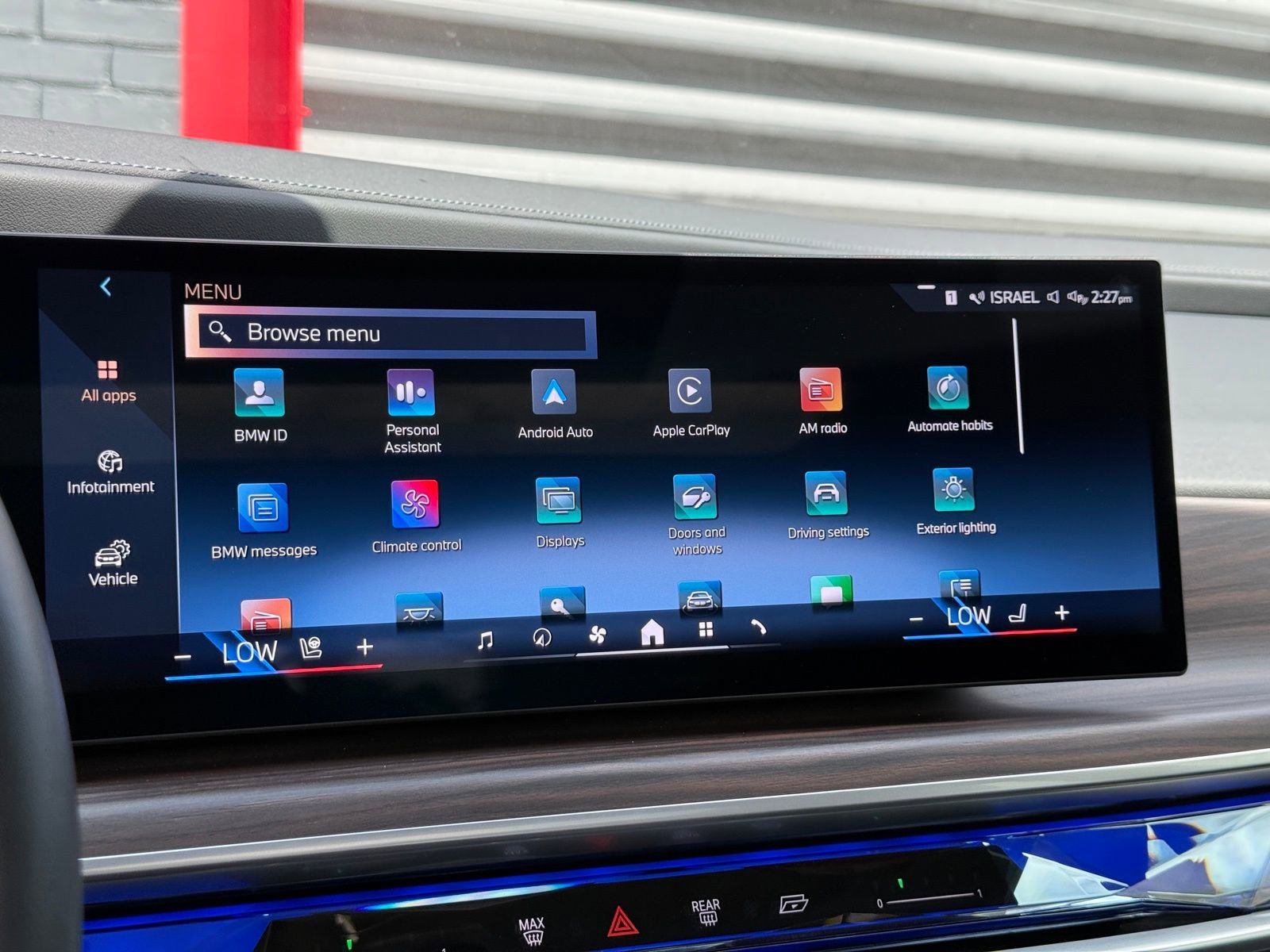 Used 2023 BMW 740i image 37