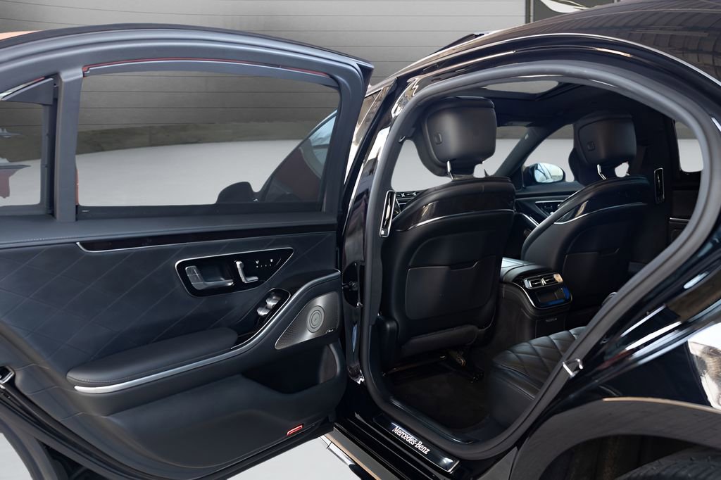 Used 2022 Mercedes-Benz S 580 4MATIC Sedan w/ AMG Line Package image 50