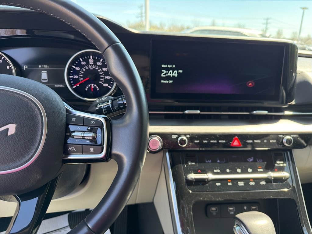 Certified 2023 Kia Carnival EX image 16