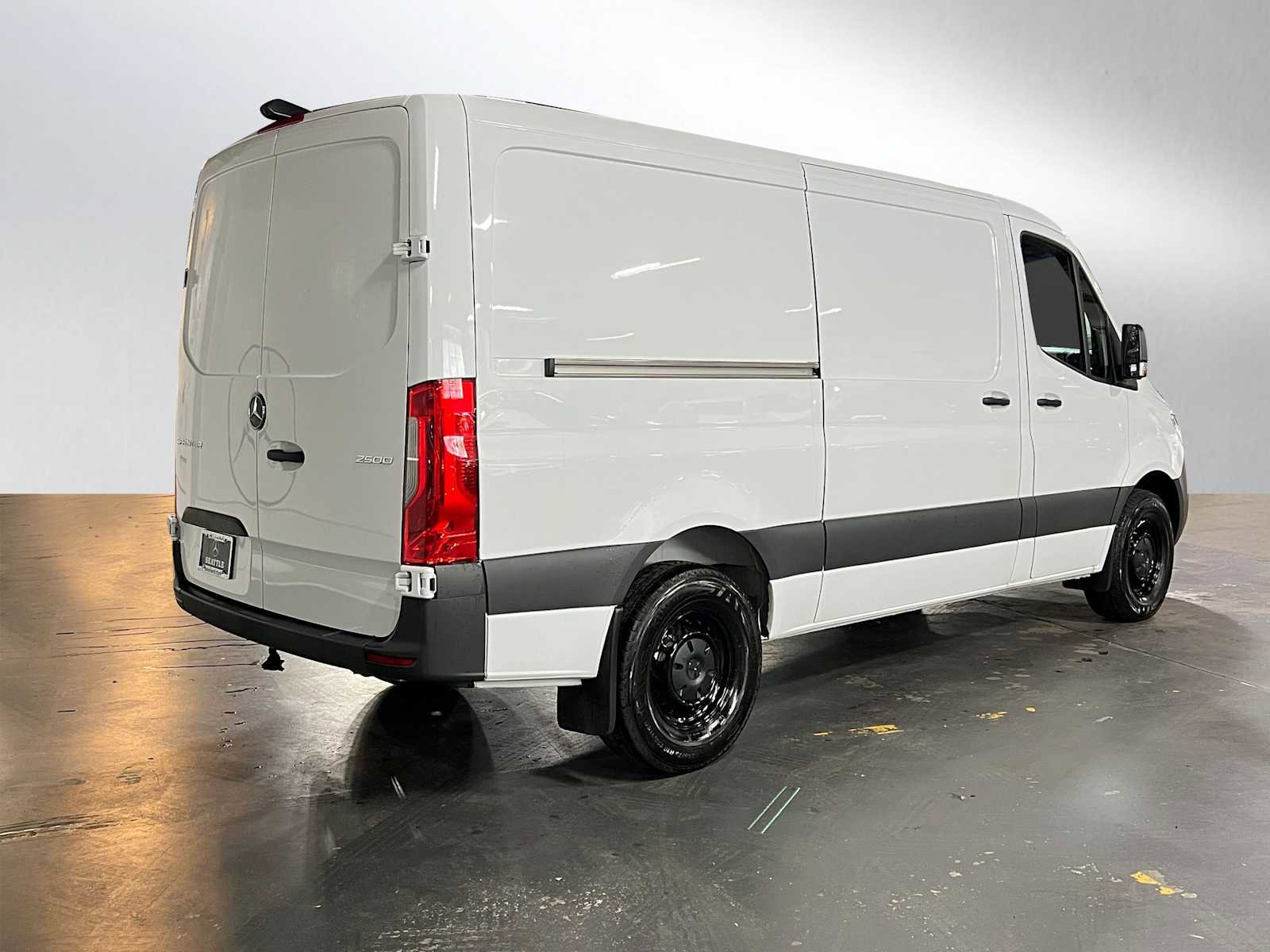 Used 2025 Mercedes-Benz Sprinter 2500 image 3