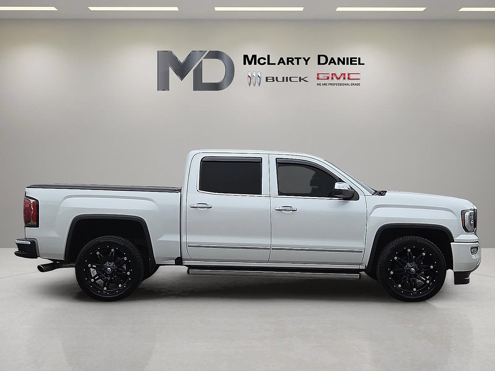 Certified 2018 GMC Sierra 1500 Denali w/ Denali Ultimate Package AWD/4WD image 15