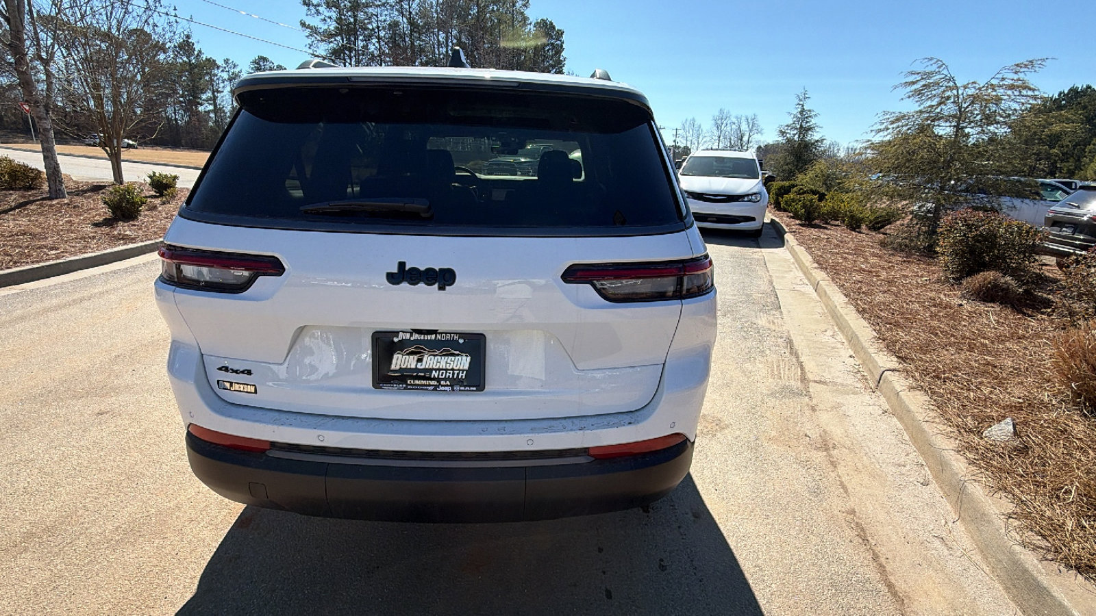 New 2026 Jeep Grand Cherokee L Limited w/ Limited Altitude Package image 9