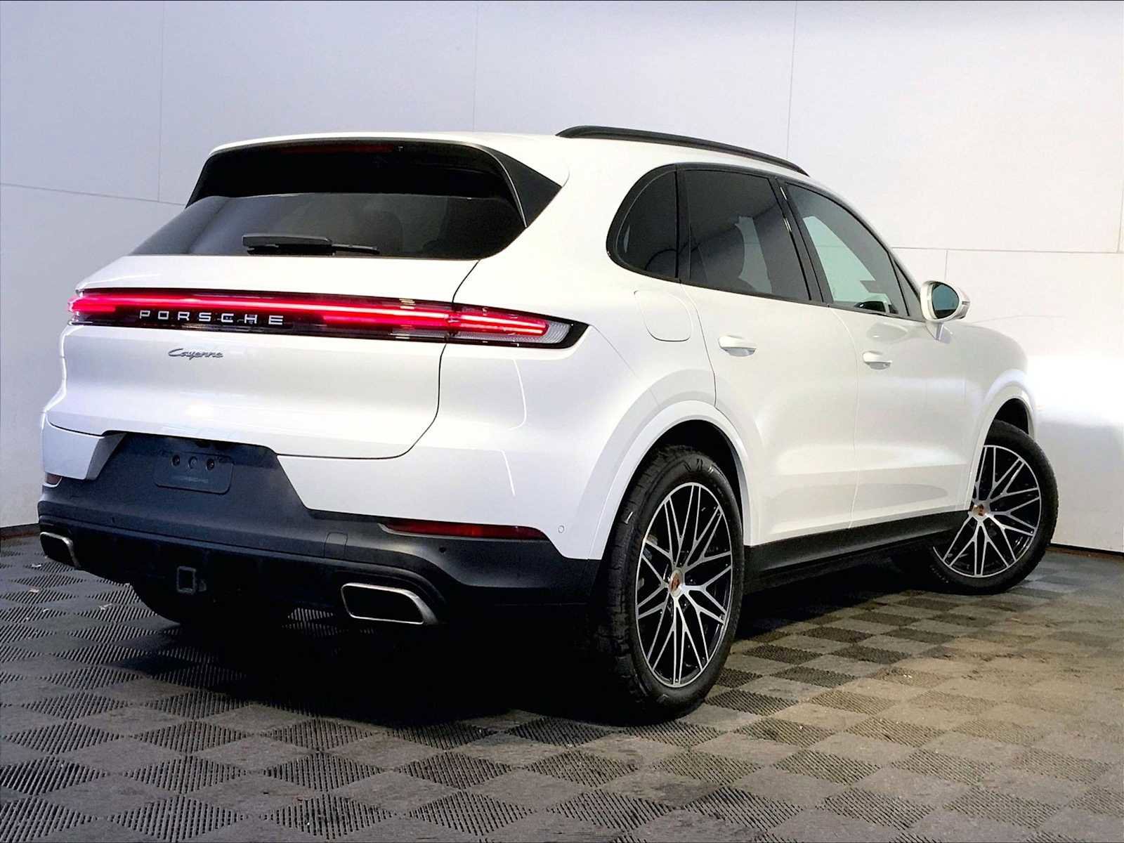 Certified 2025 Porsche Cayenne image 7