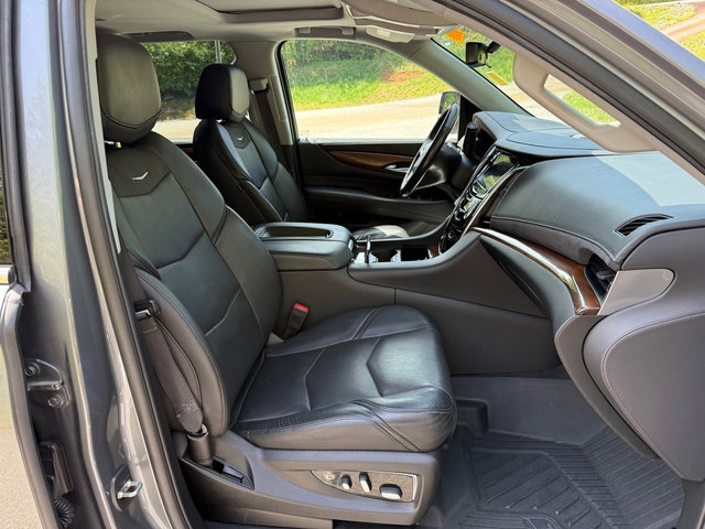 Used 2020 Cadillac Escalade Luxury AWD/4WD image 28