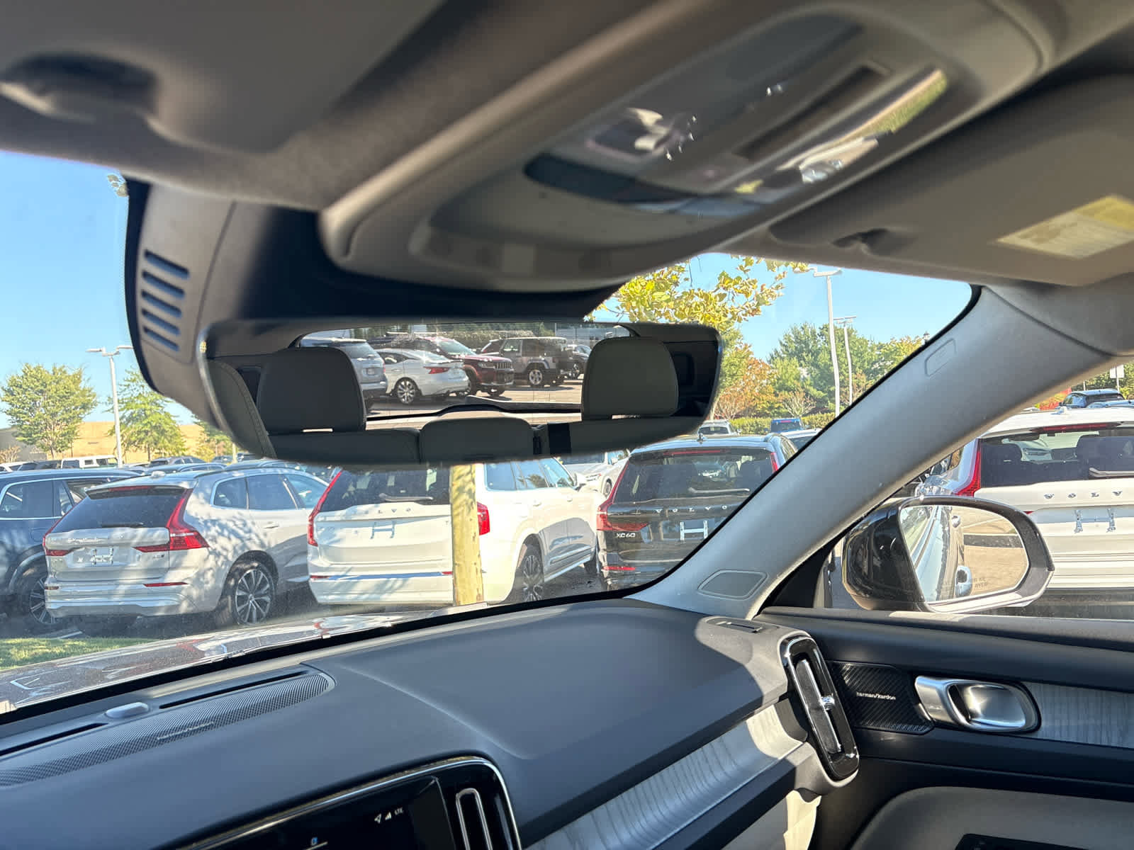 New 2026 Volvo XC40 B5 Ultra w/ Protection Package Premier image 16