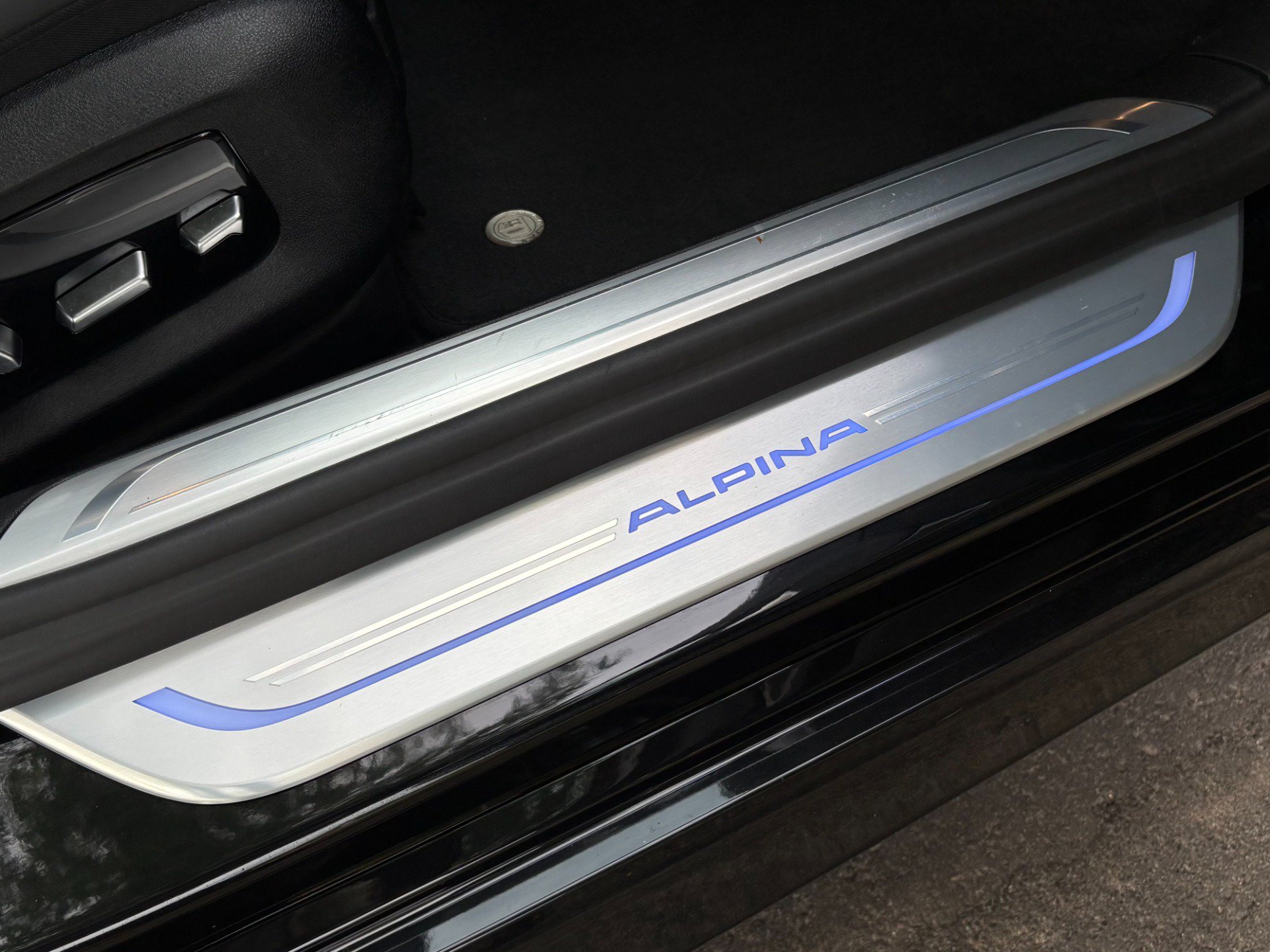 Used 2022 BMW ALPINA B7 xDrive w/ Luxury Rear Seating Package AWD/4WD image 29