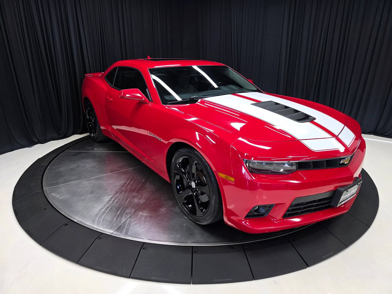 Used 2014 Chevrolet Camaro SS w/ RS Package RWD image 4