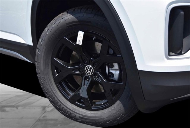 New 2025 Volkswagen Atlas Peak Edition SE image 3