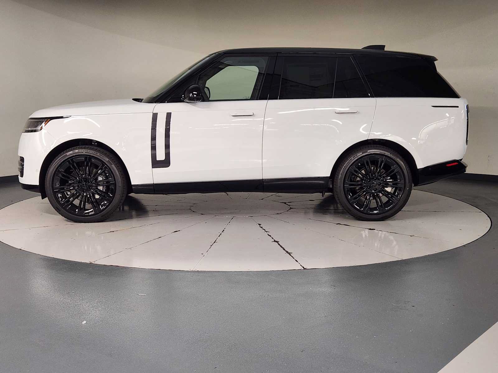 New 2026 Land Rover Range Rover SE AWD/4WD image 5