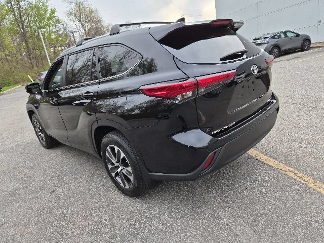 Used 2023 Toyota Highlander XLE AWD/4WD image 7