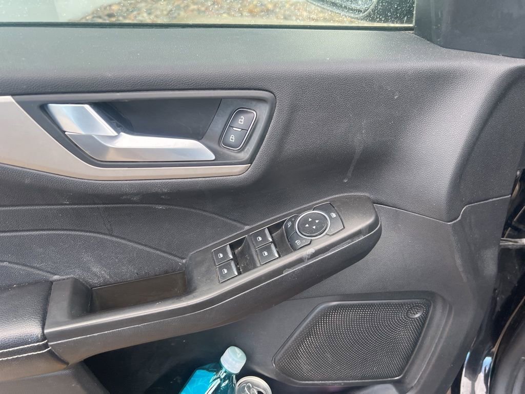 Used 2021 Ford Escape SE image 7