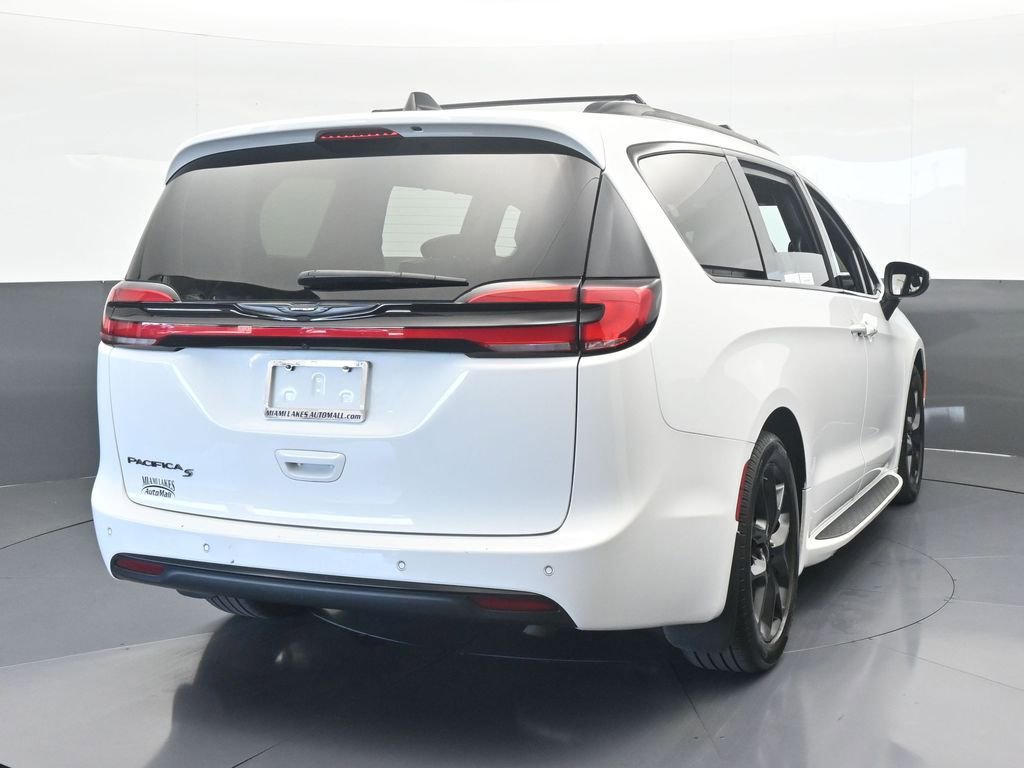Used 2023 Chrysler Pacifica Touring-L w/ S Appearance Package image 5