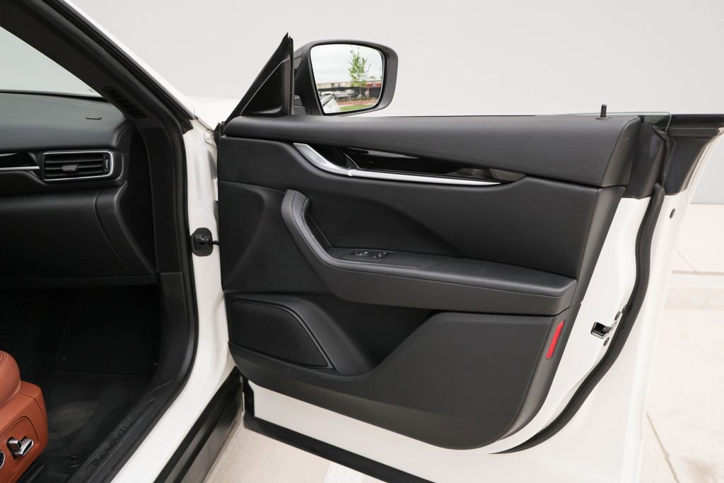 Used 2021 Maserati Levante image 20