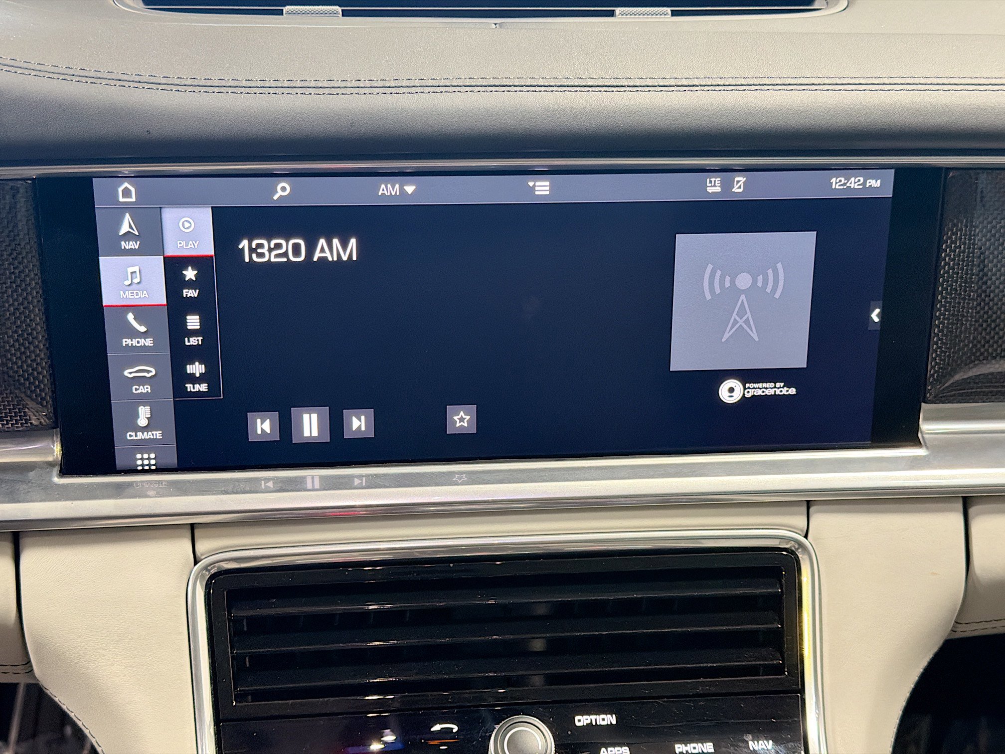 Used 2020 Porsche Panamera GTS image 30