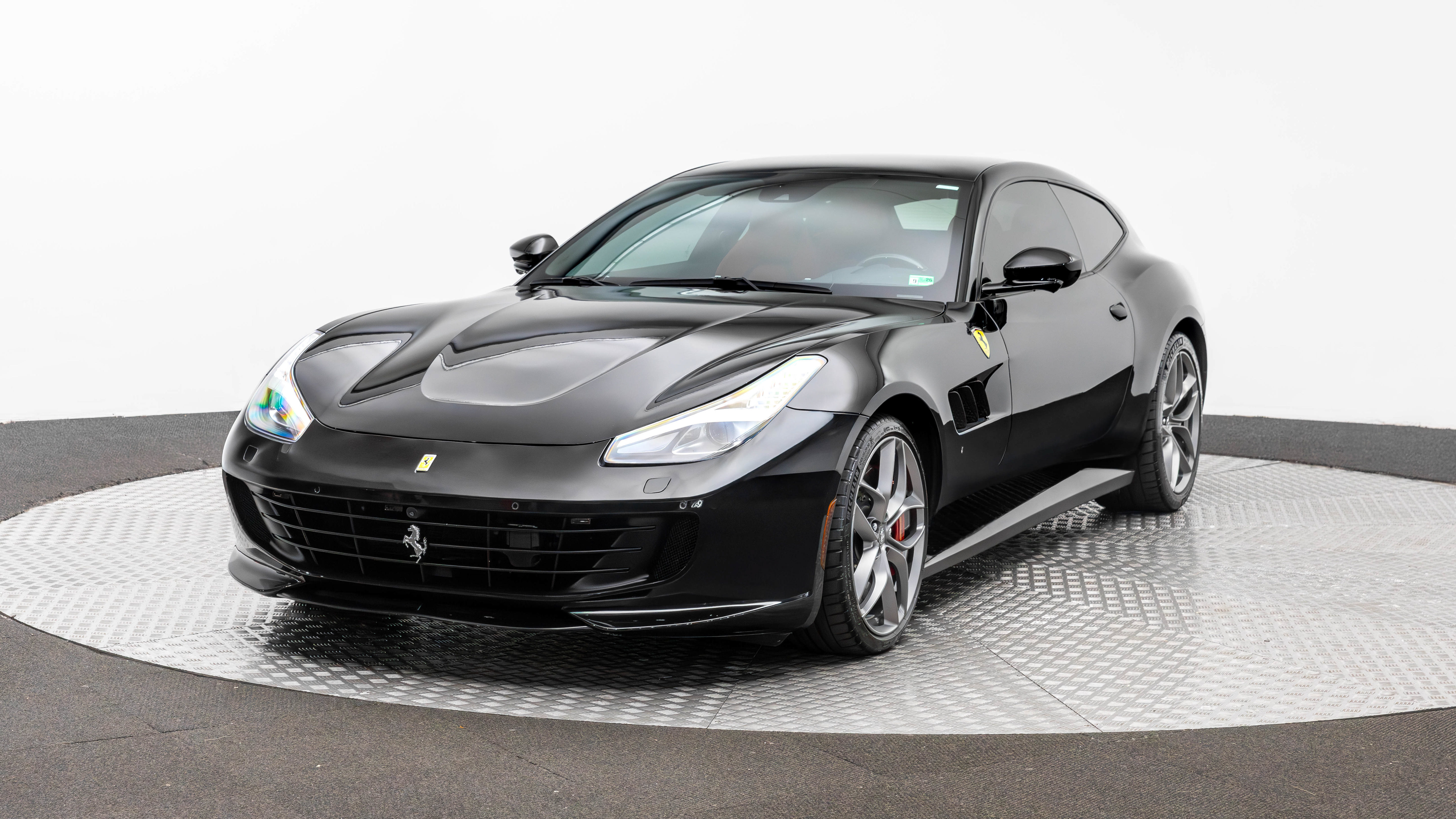 Used 2020 Ferrari GTC4Lusso T RWD image 1