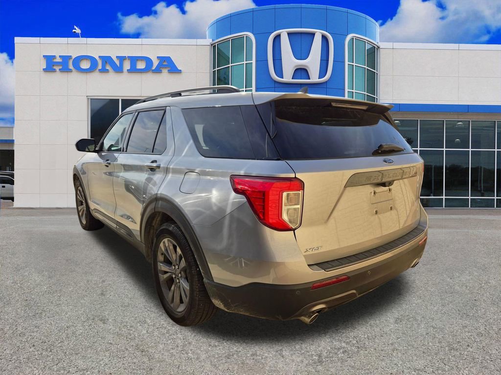 Used 2021 Ford Explorer XLT w/ Equipment Group 202A image 3