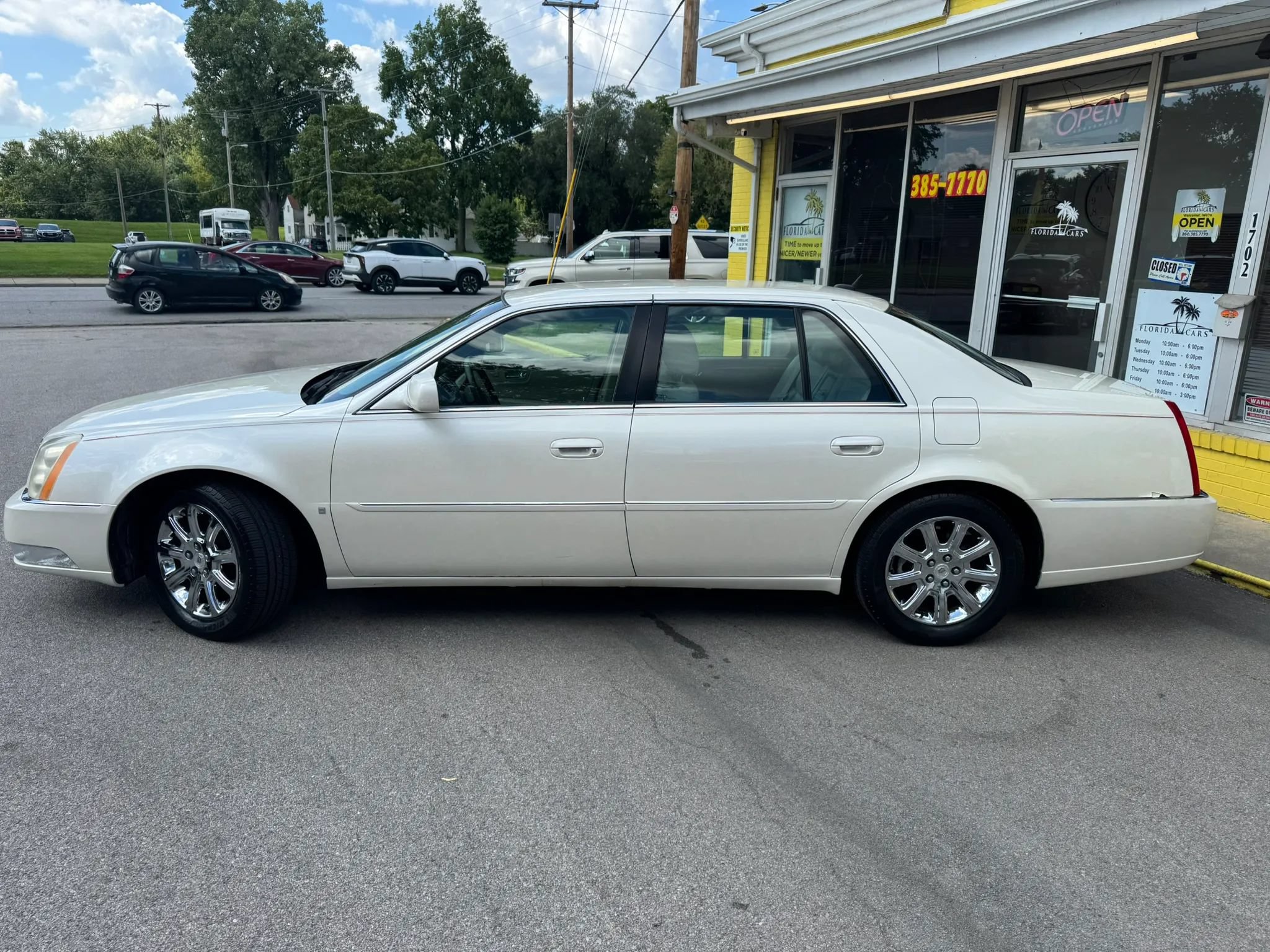 Used 2008 Cadillac DTS FWD image 3