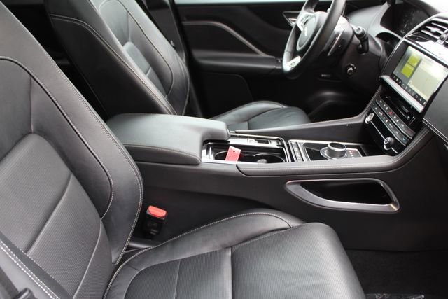 Used 2020 Jaguar F-PACE S image 3
