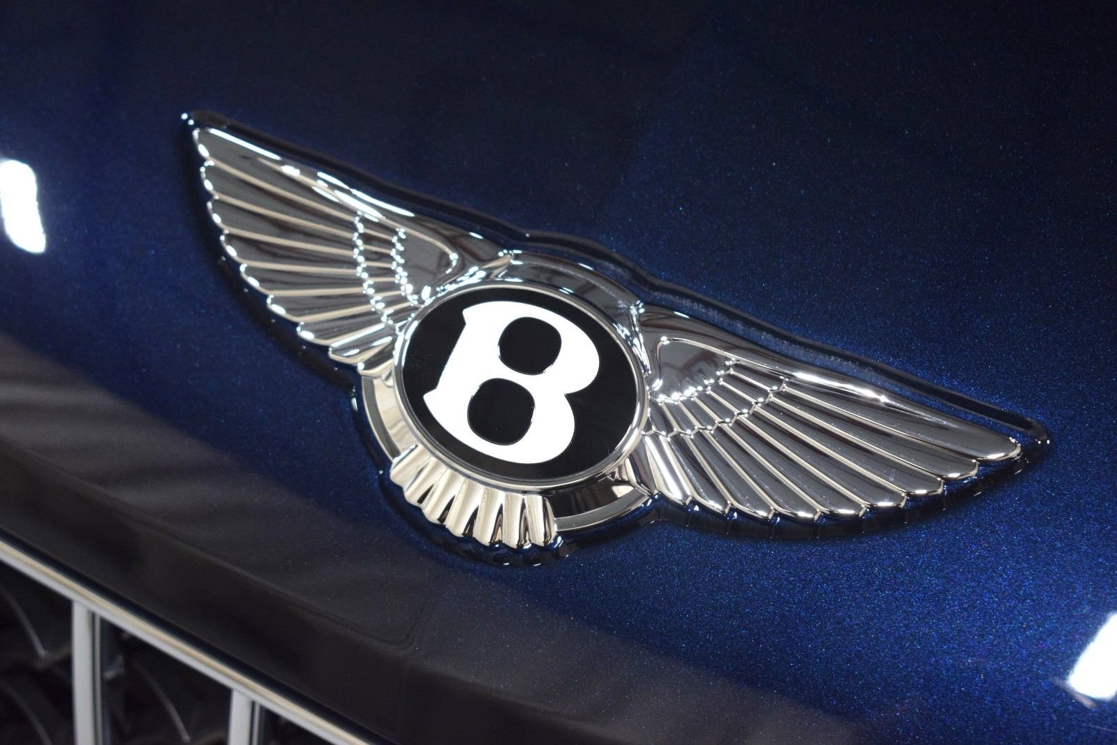 New 2025 Bentley Bentayga AWD/4WD image 9