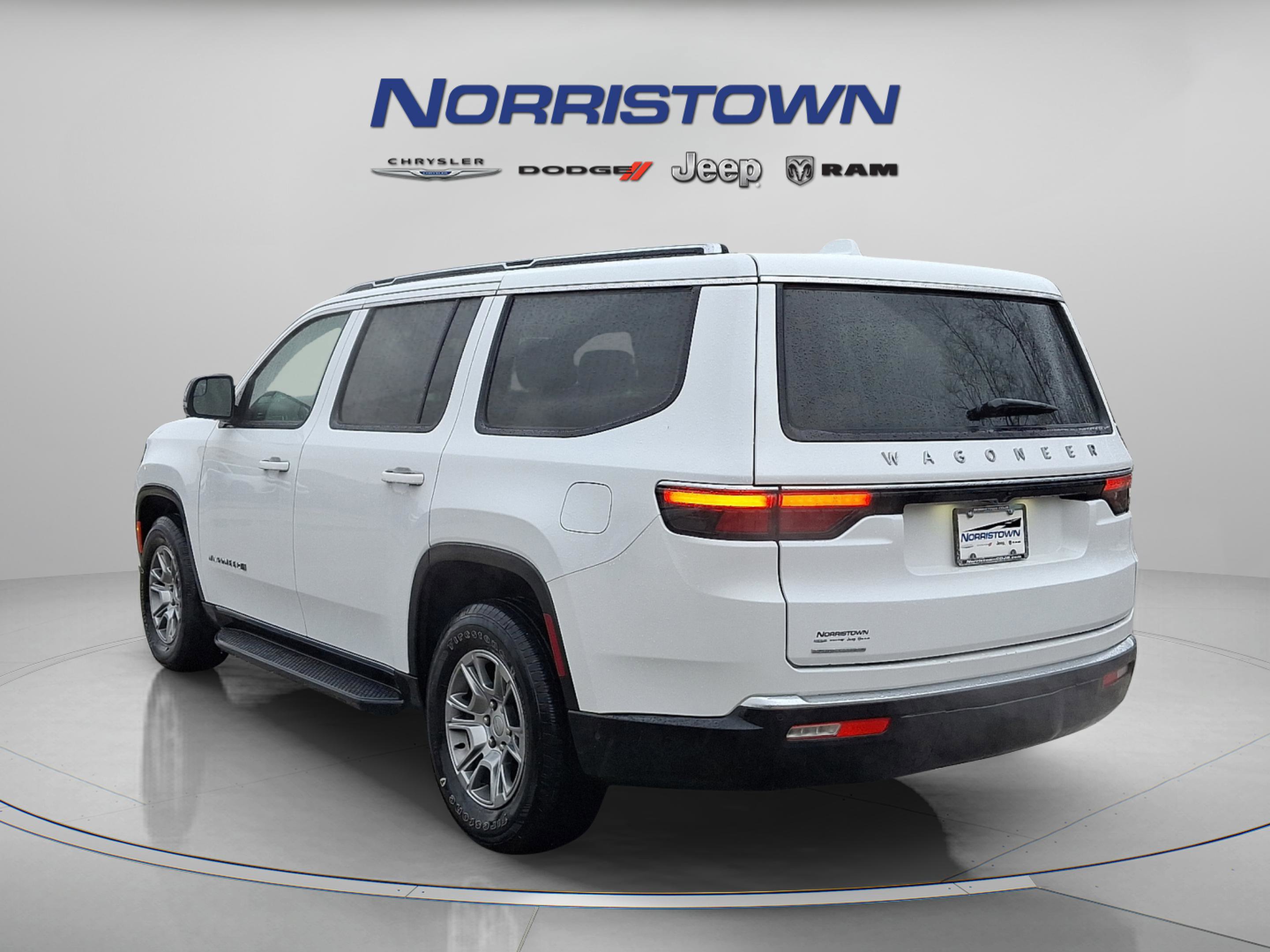 Used 2023 Jeep Wagoneer Series I 4x4 w/ Convenience Group I image 4