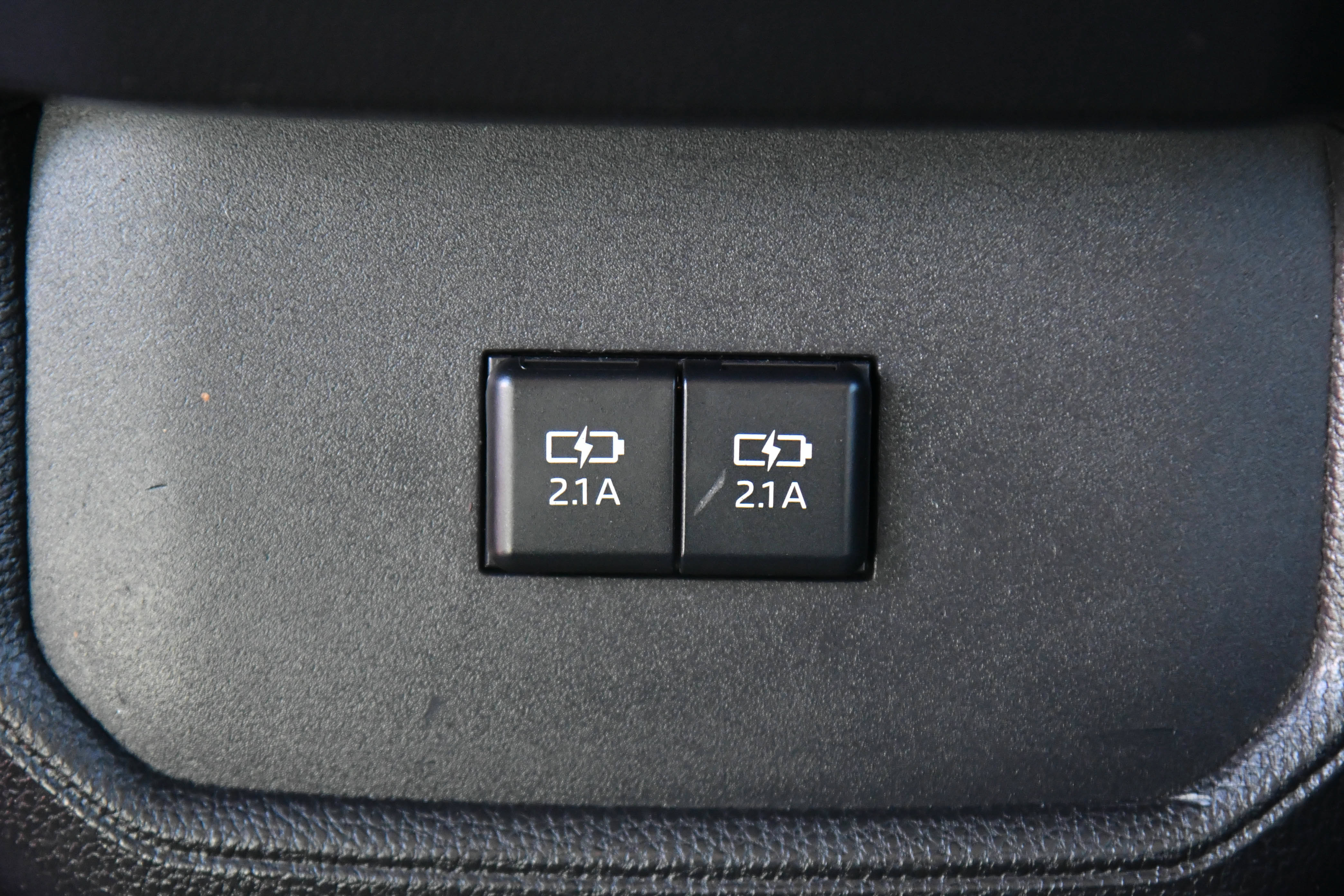 Used 2021 Toyota Highlander L FWD image 38