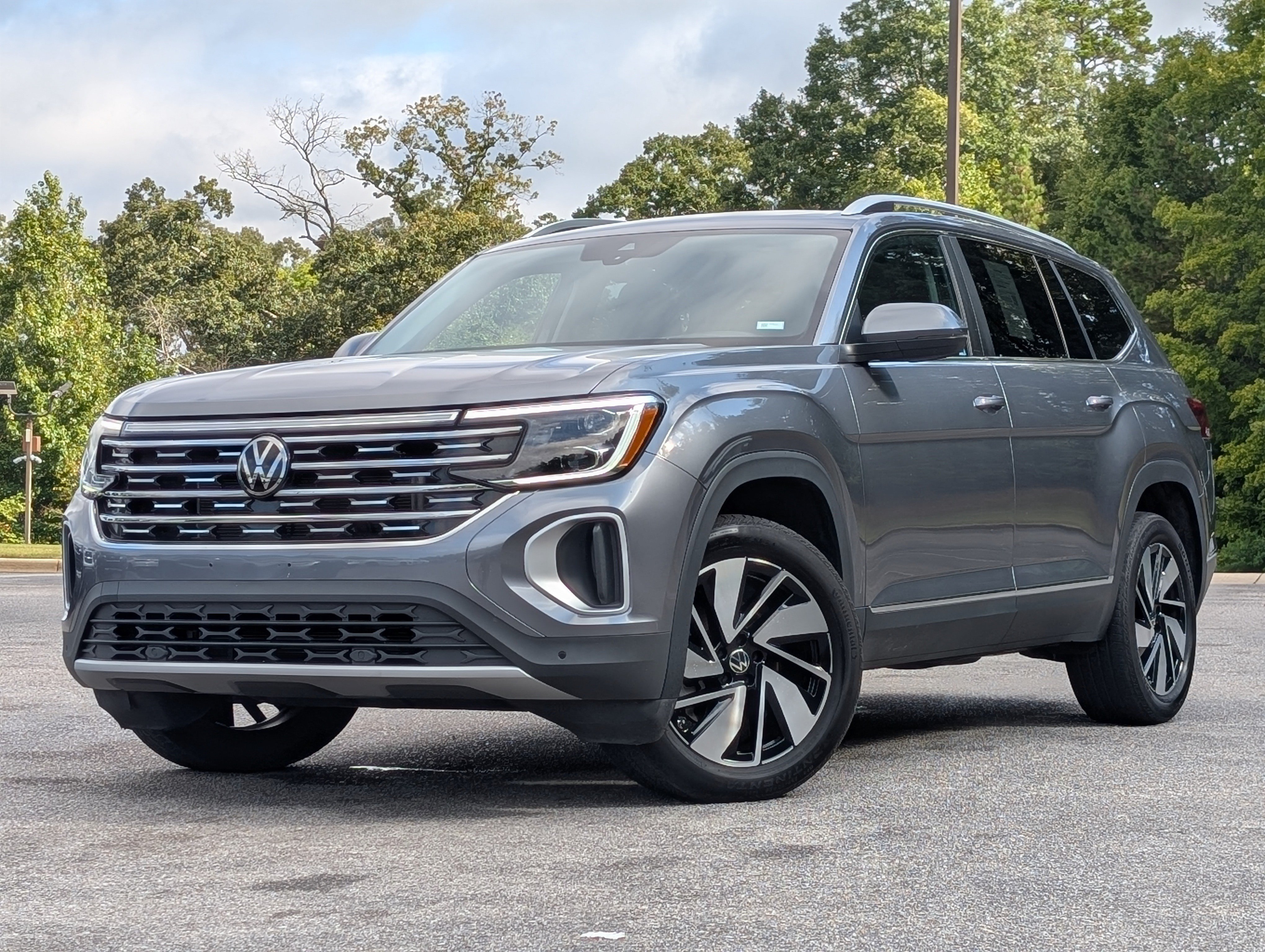 Used 2024 Volkswagen Atlas SEL AWD/4WD image 4