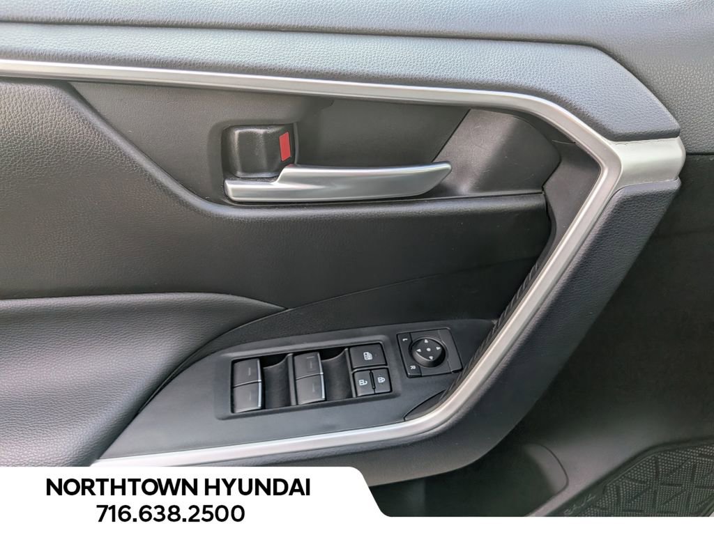 Used 2025 Toyota RAV4 XLE image 29