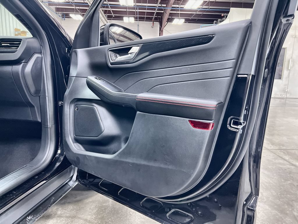 Used 2025 Ford Escape ST-Line Elite w/ Premium Technology Package AWD/4WD image 32