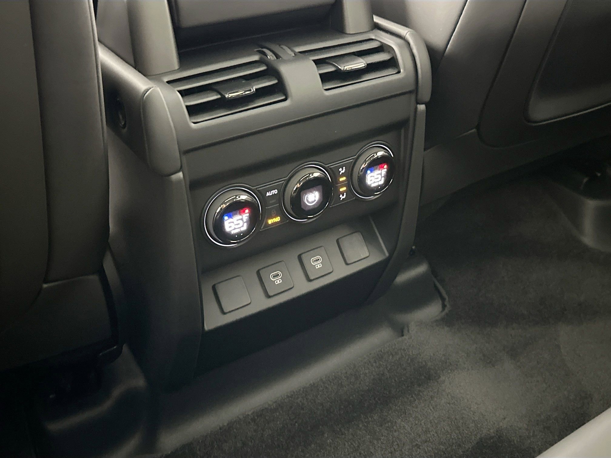 Used 2025 Land Rover Defender 110 image 25