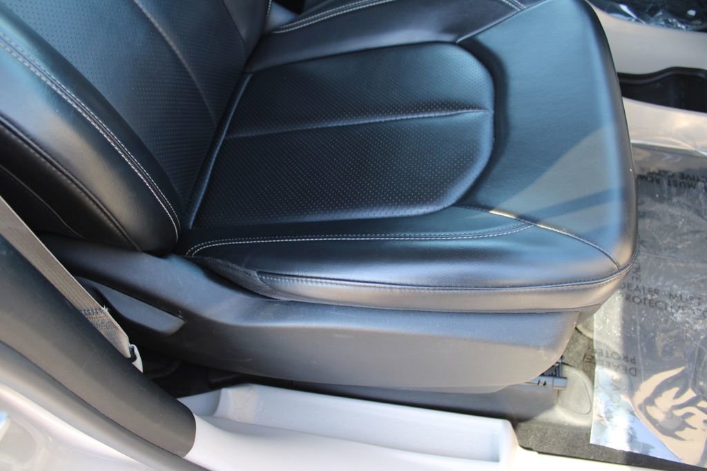 Used 2020 Chrysler Voyager Lxi image 21