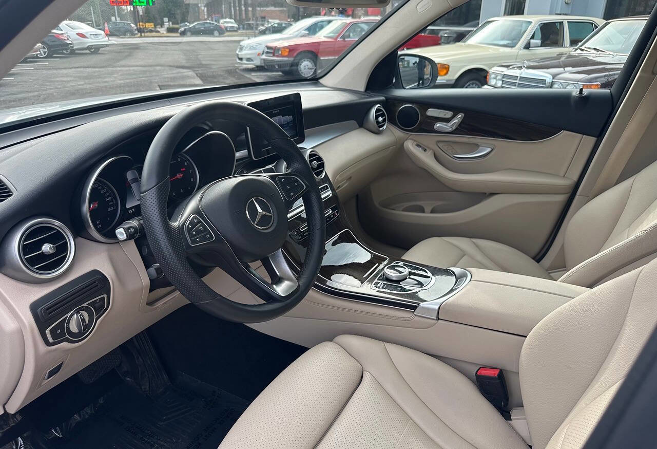 Used 2019 Mercedes-Benz GLC 300 w/ Premium Package image 13