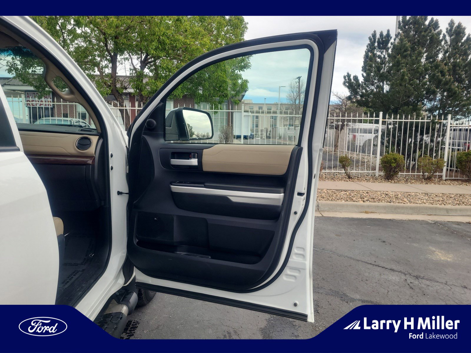 Used 2014 Toyota Tundra Limited w/ Limited Premium Package image 16