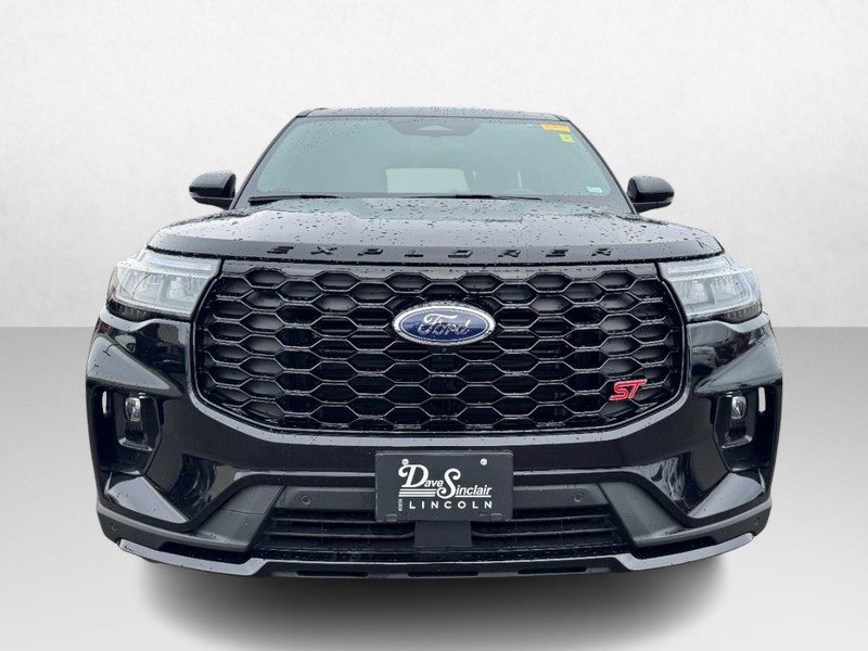 Used 2025 Ford Explorer ST RWD image 2
