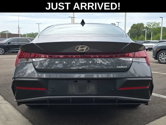 Certified 2024 Hyundai Elantra Limited FWD image 4