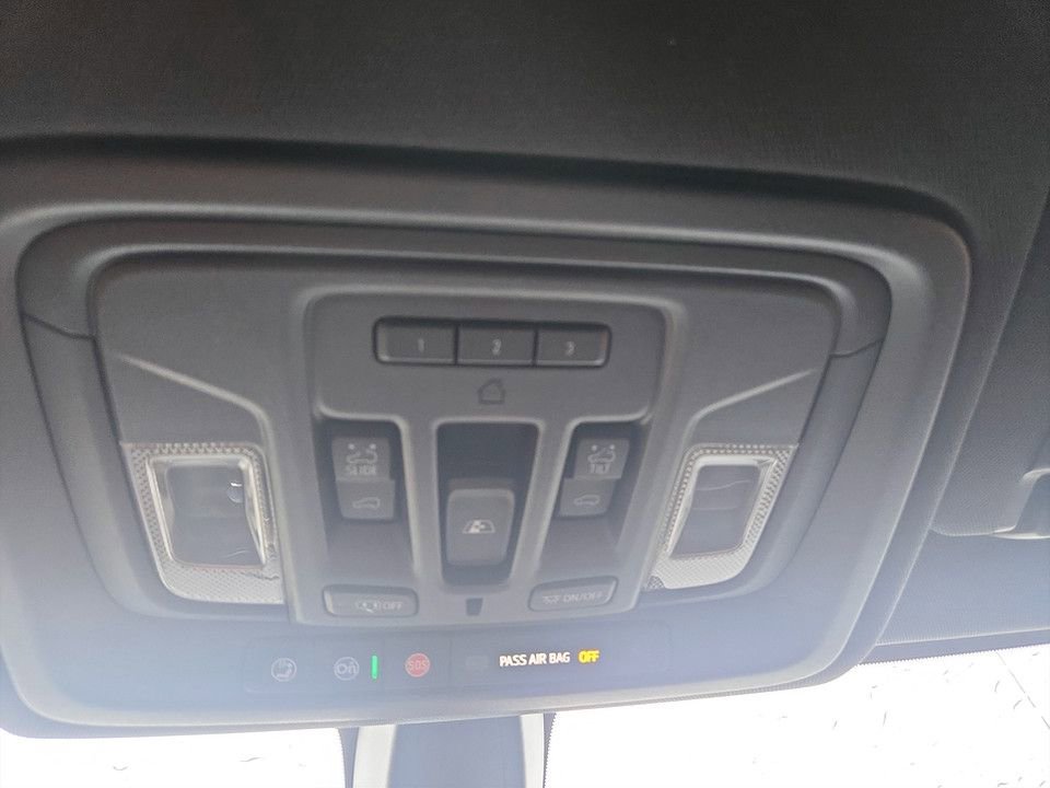 Used 2021 Chevrolet Silverado 1500 High Country w/ Z71 Off-Road Package image 22