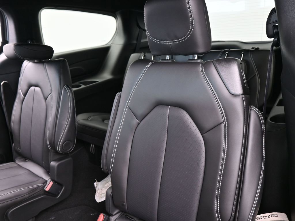 New 2026 Chrysler Pacifica Select image 27