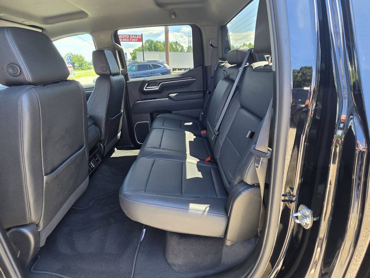 Used 2025 GMC Sierra 1500 SLT AWD/4WD image 9