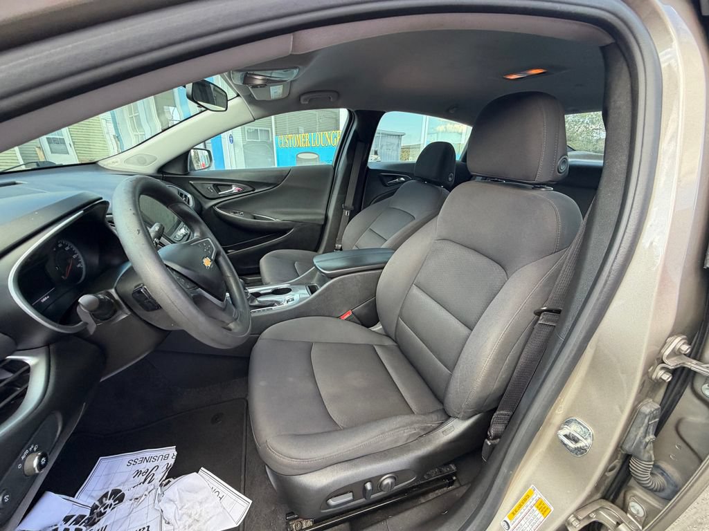 Used 2022 Chevrolet Malibu LT FWD image 9