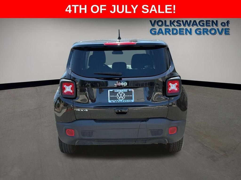 Used 2023 Jeep Renegade Latitude AWD/4WD image 6