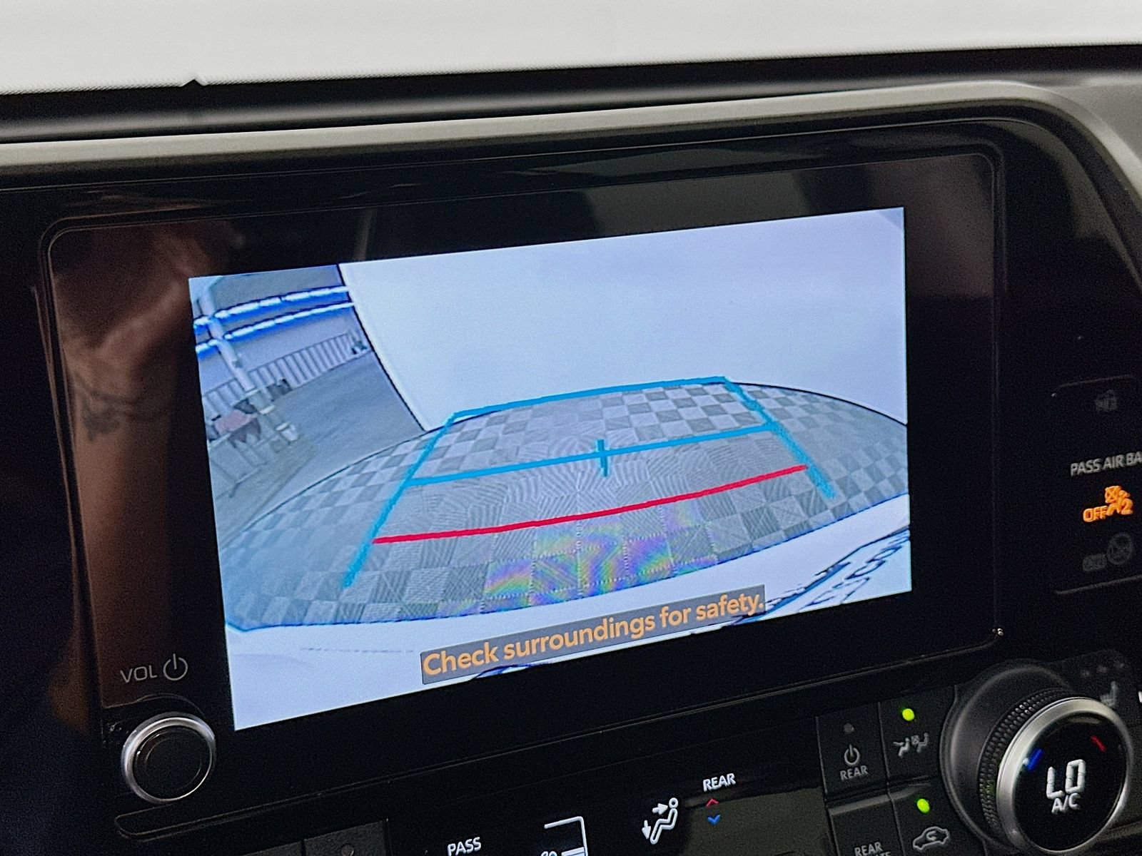 Used 2024 Toyota Highlander XLE AWD/4WD image 14