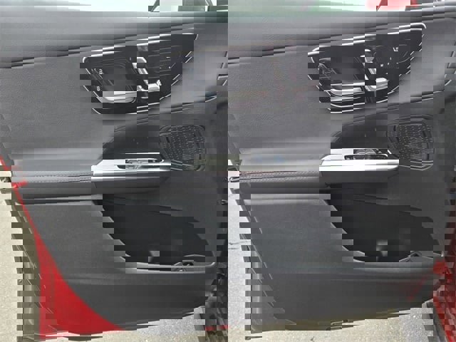 Used 2025 Mercedes-Benz GLC 300 4MATIC image 14