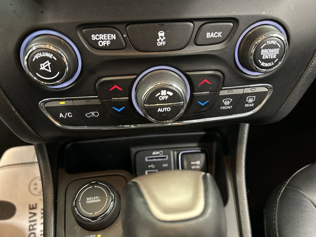 Used 2017 Jeep Cherokee Limited AWD/4WD image 17